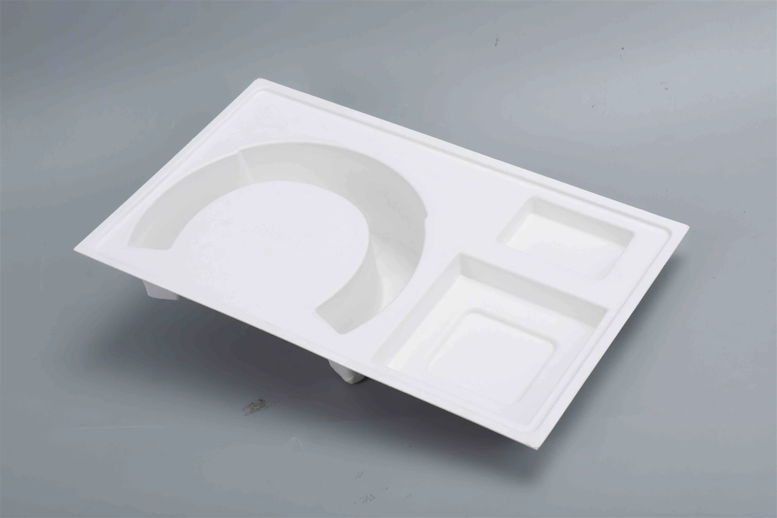 PFAS-free molded fiber food container